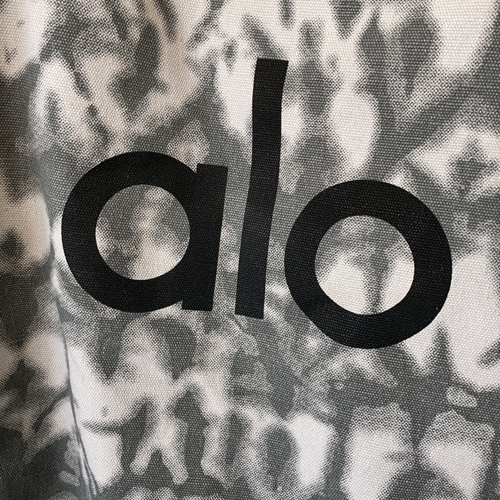 ALO Yoga Large Tote Bag – Tie-Dye Logo Tote - Picture 3 of 4